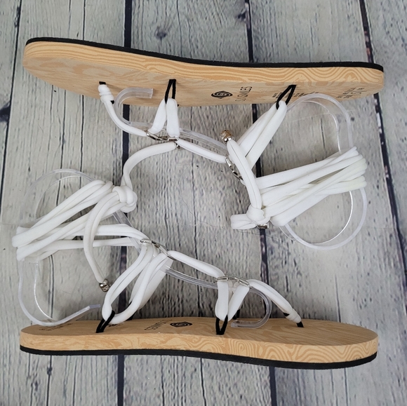 SUN SMILES | strappy gladiator style thong flat sandals - Picture 3 of 9